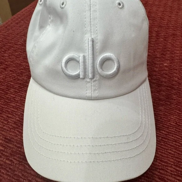 ALO Yoga | Accessories | Alo Yoga White Baseball Cap  display picture 3